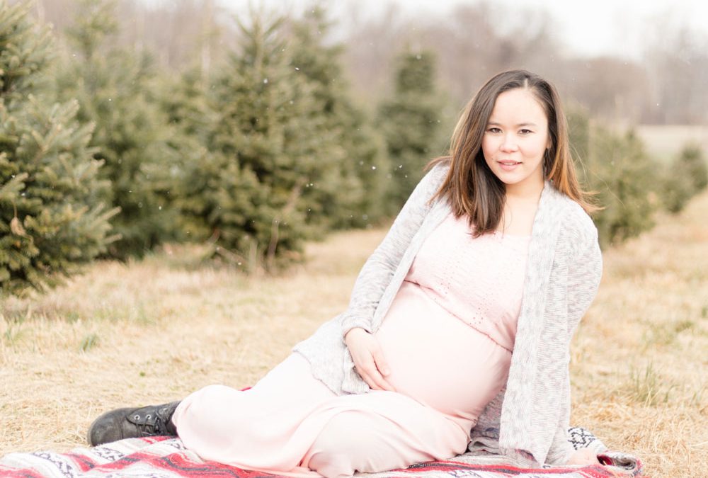 Maryland Christmas Tree Maternity Session